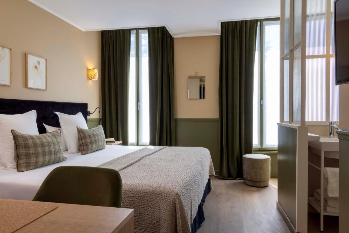 Un ou plusieurs lits dans un hébergement de l'établissement Le Petit Beaumarchais Hotel & Spa