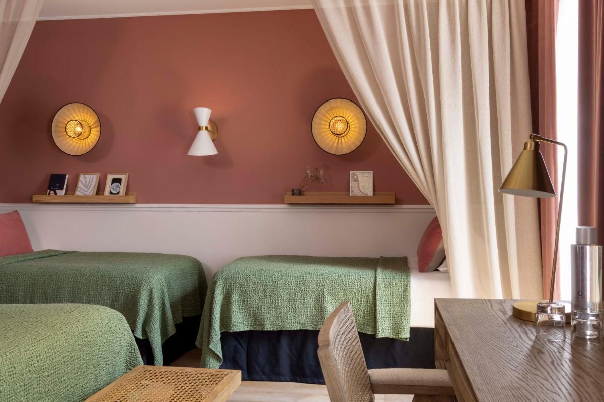Coin salon dans l'établissement Le Petit Beaumarchais Hotel & Spa