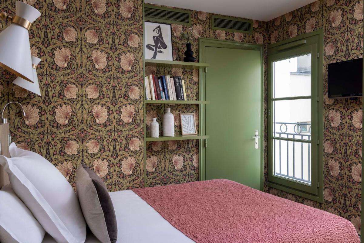 Un ou plusieurs lits dans un hébergement de l'établissement Le Petit Beaumarchais Hotel & Spa