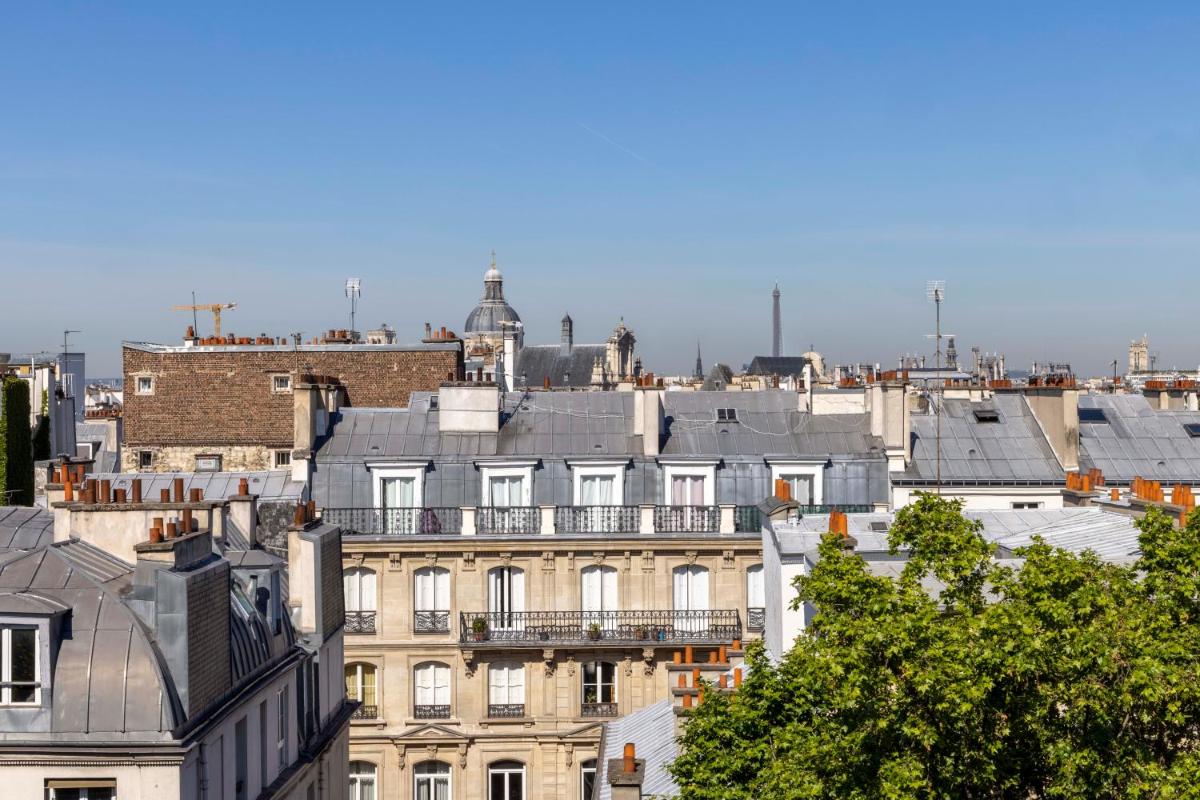 Vue générale sur Paris ou vue de la ville depuis l'hôtel