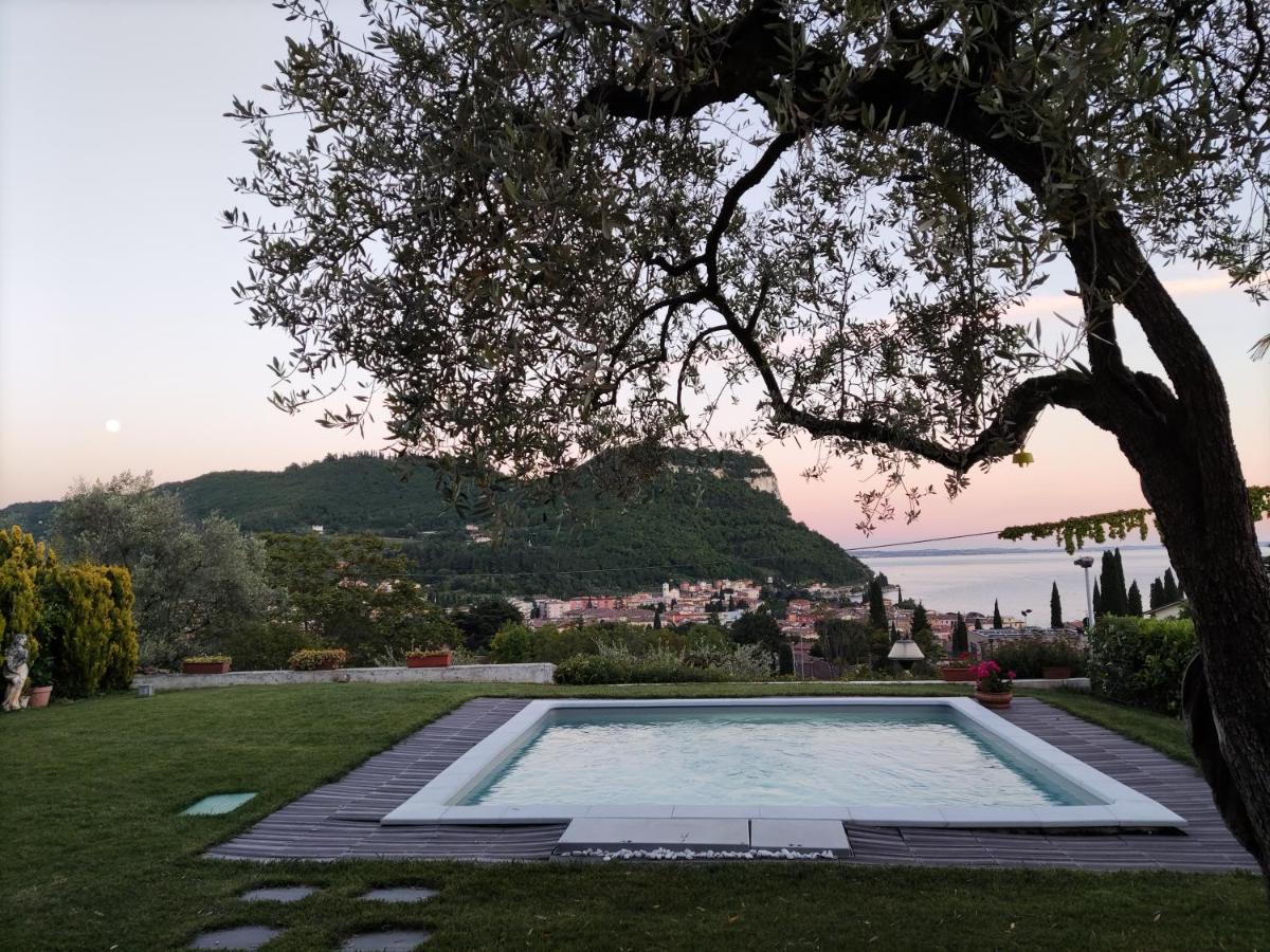 Love Nest with Pool and Lake view - Housity