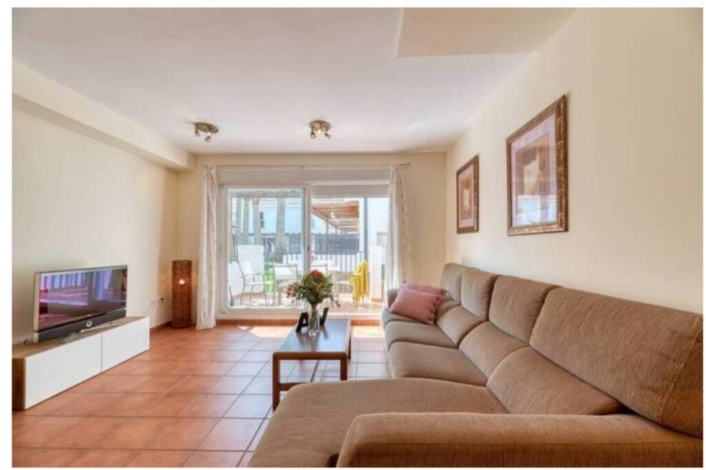 ENCANTADORA CASA CON PISCINA A 5 MIN PLAYA WIFI - Housity