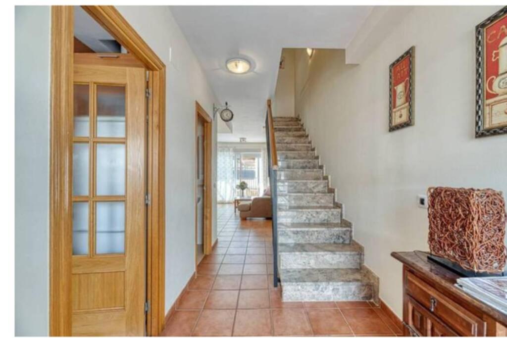 ENCANTADORA CASA CON PISCINA A 5 MIN PLAYA WIFI - Housity