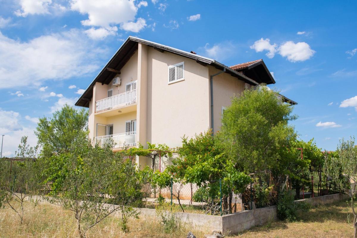 Apartment Dalmatien - Housity