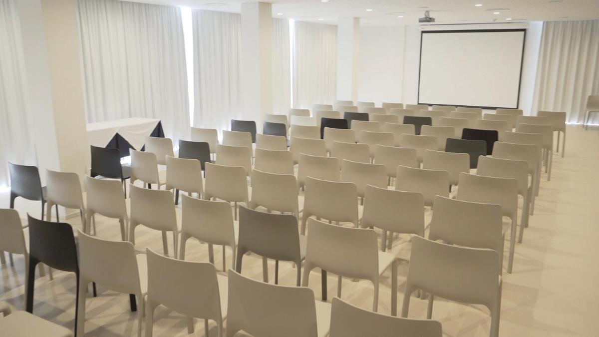 Zona business o sala de conferencias en Els Pins Resort & Spa - Emar Hotels