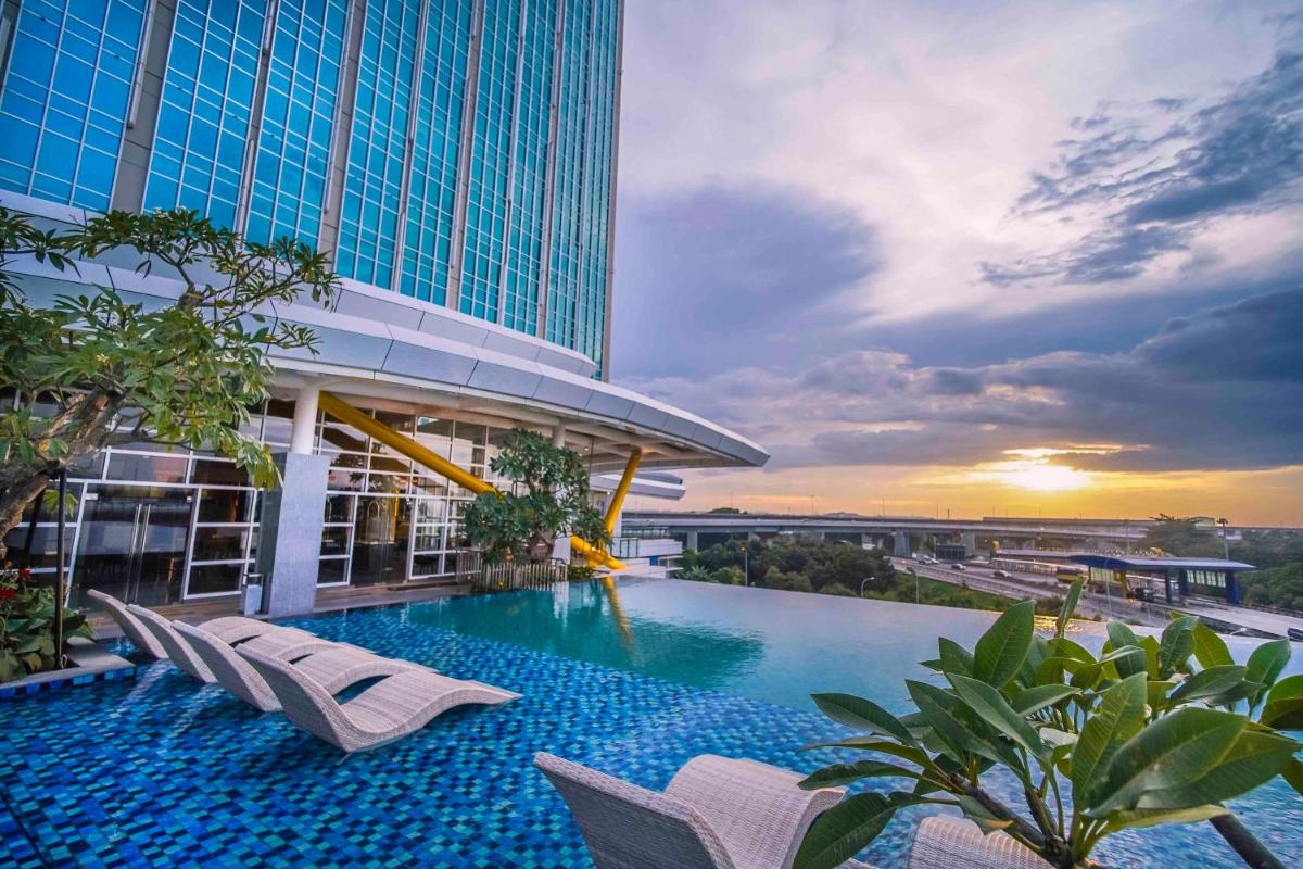 Nuanza Hotel & Convention Cikarang - Housity