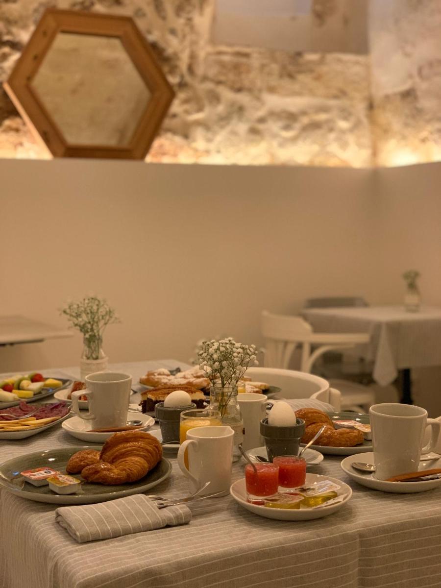 Comida en o cerca de este hotel