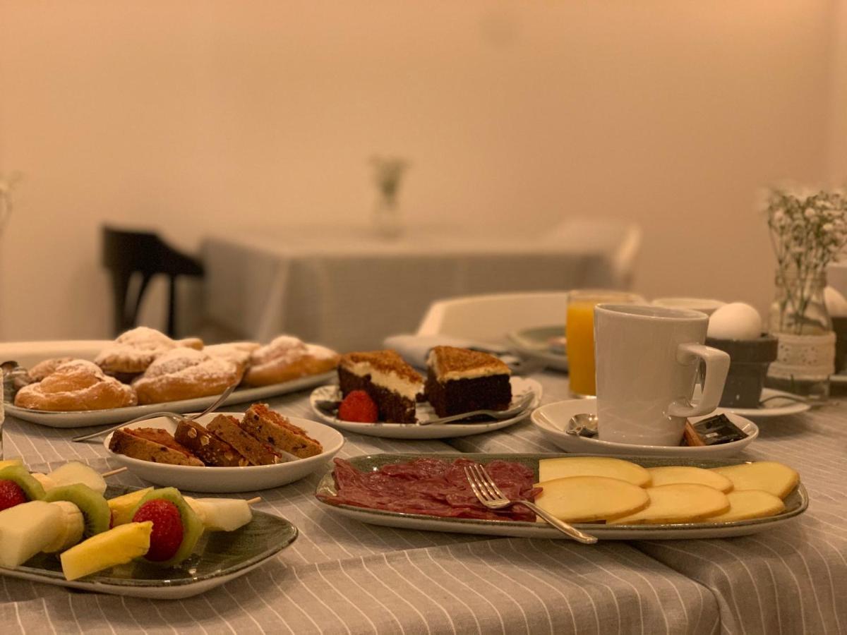 Comida en o cerca de este hotel