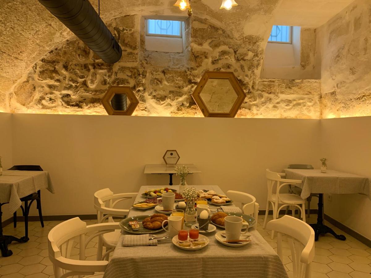 Comida en o cerca de este hotel