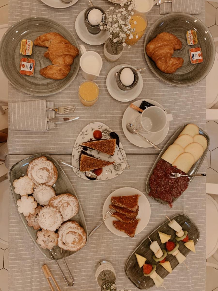 Comida en o cerca de este hotel