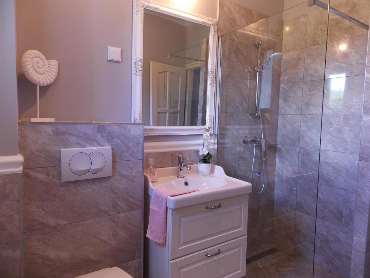 Éden Villa Apartmanház - Housity