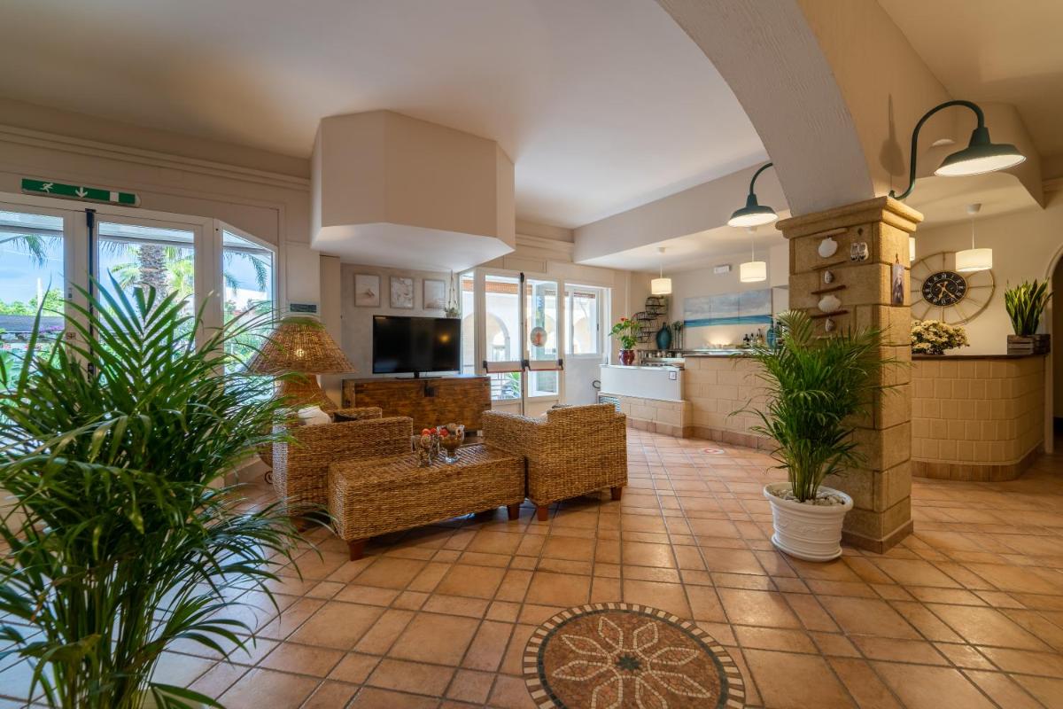 Hotel Costa D\'Oro - Housity