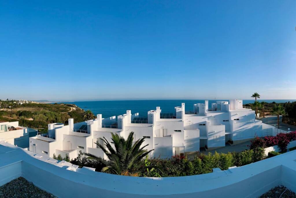 Eclipse de mar: Cozy Beach Home, Costa de la Luz - Housity