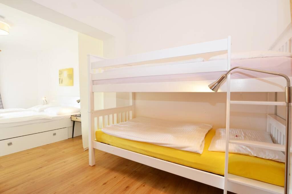 Sonnige Ferienwohnung mit Balkon in Ruhelage - Housity