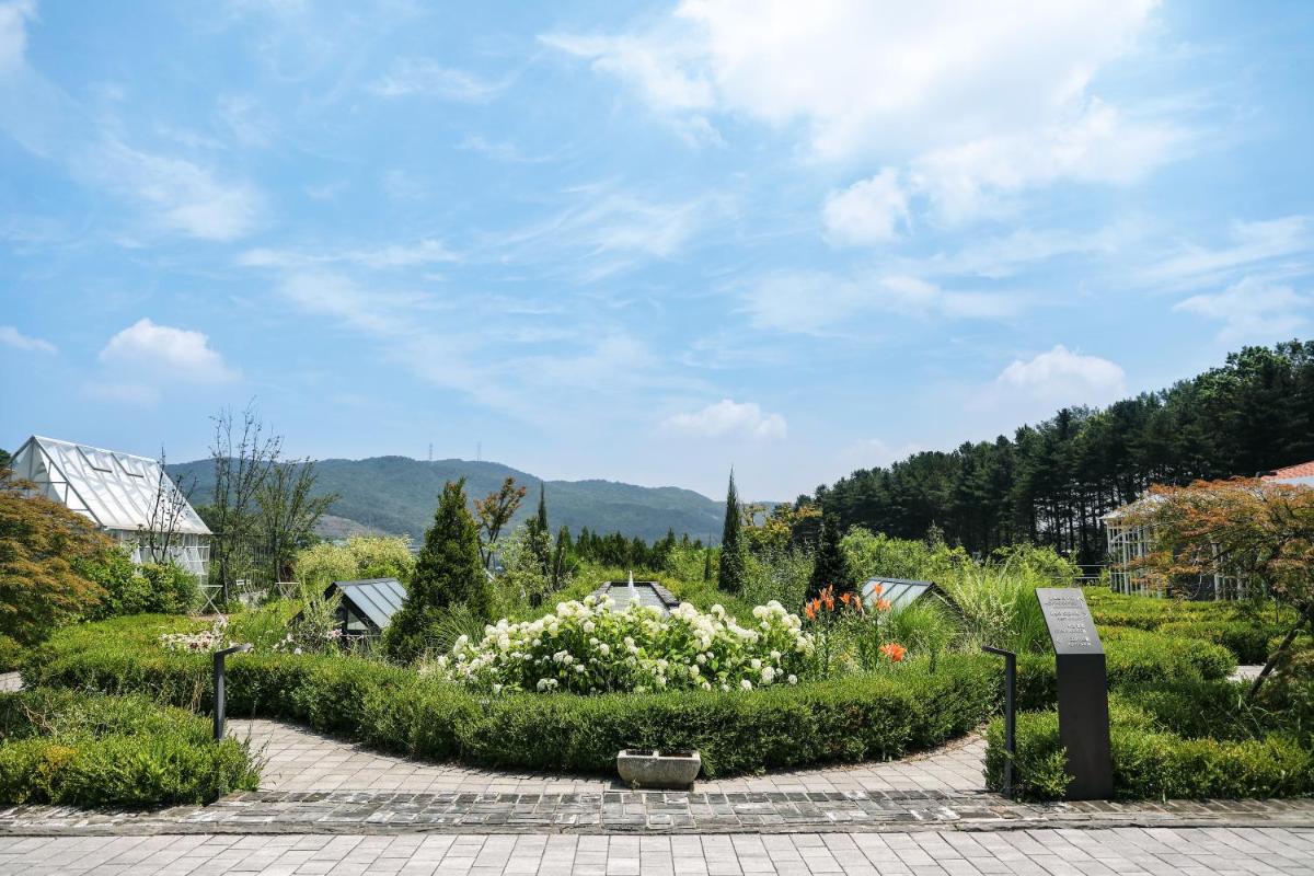 Eden Paradise Hotel - Housity