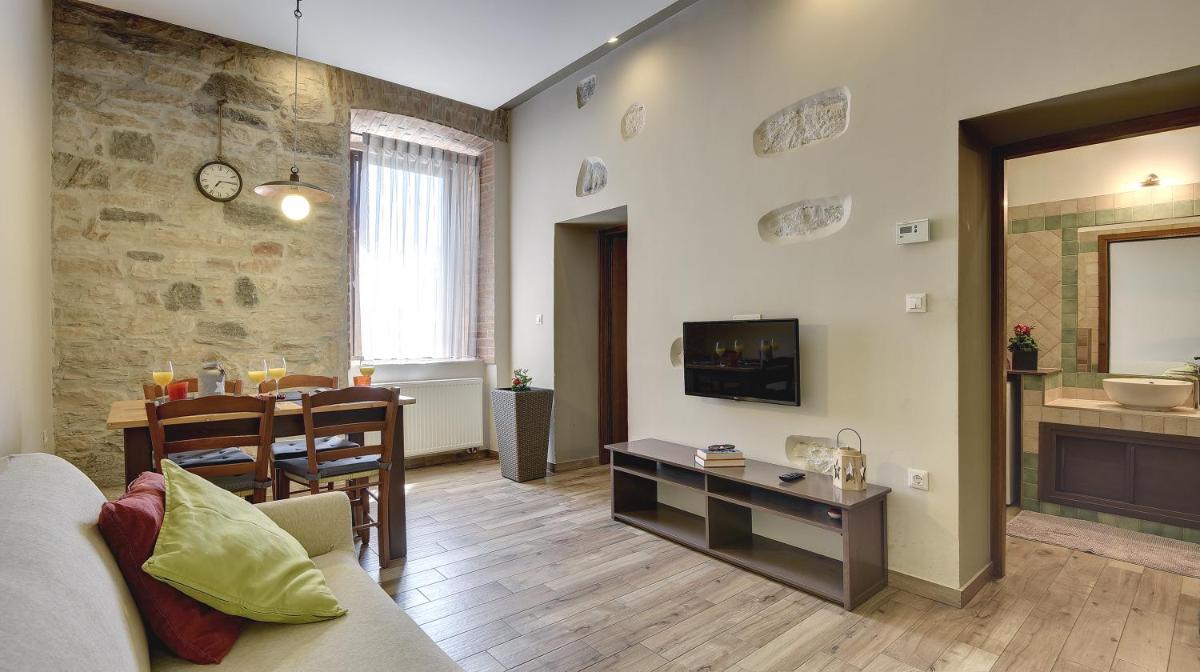 Mimoza Old Town Pula Apartments - Housity