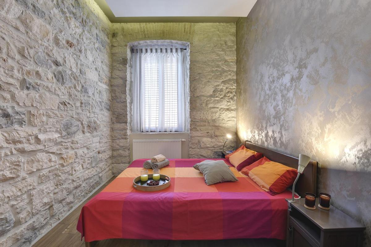 Mimoza Old Town Pula Apartments - Housity