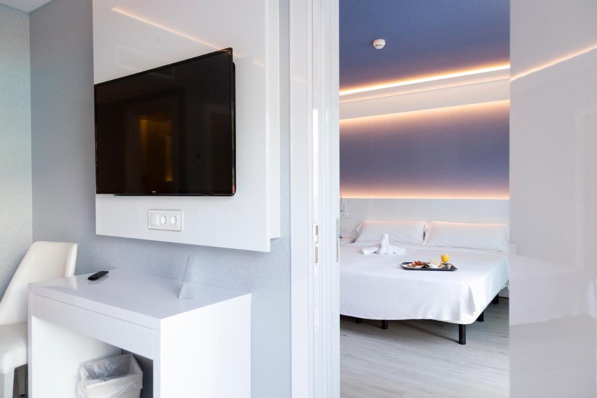 Una televisión o centro de entretenimiento en Masd Mediterraneo Hotel Apartamentos Spa