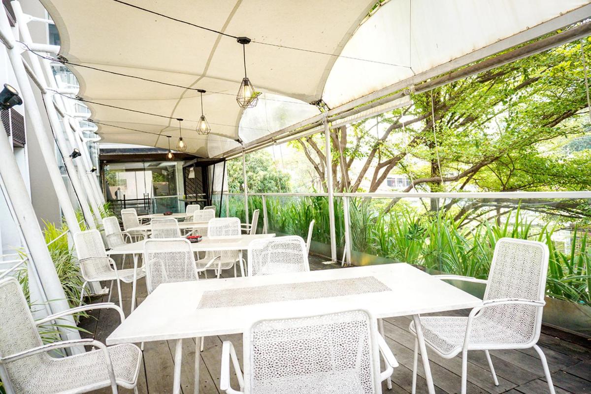 Andelir Hotel Simpang Lima Semarang - Housity
