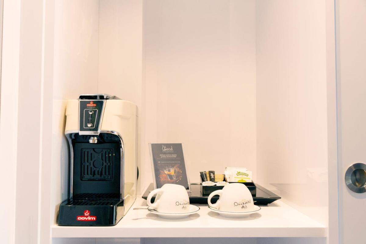 Utensilios para hacer té y café en Masd Mediterraneo Hotel Apartamentos Spa