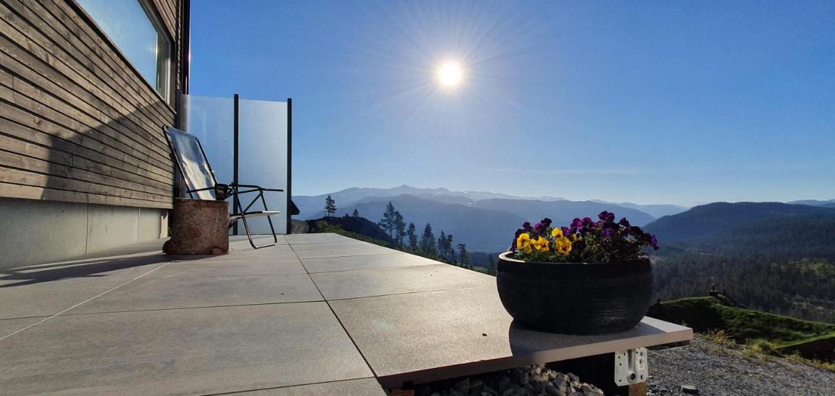 Tiny mountain cabin with a panoramic view - Housity
