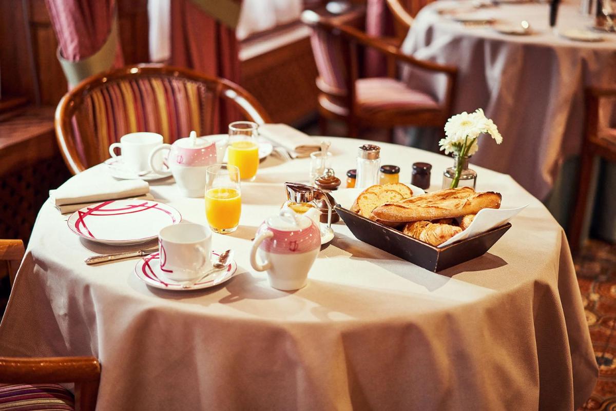 Nourriture dans l'hôtel ou à proximité
