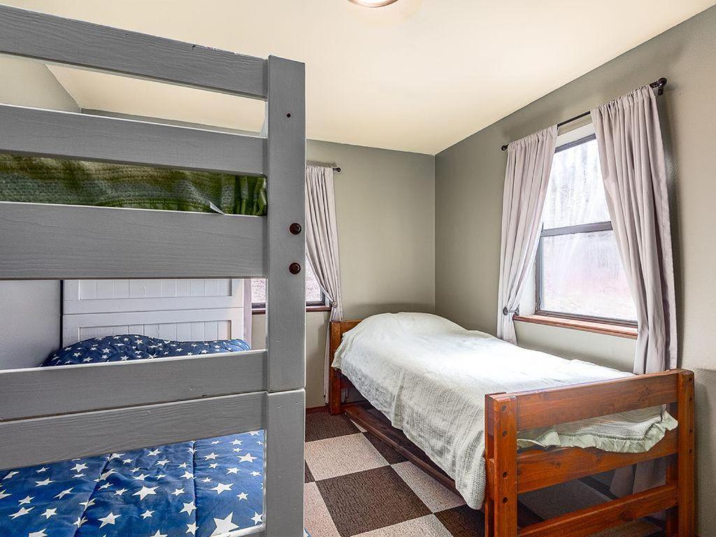 Centerpoint Trail Cabin- Perfect hiking just steps away - Housity