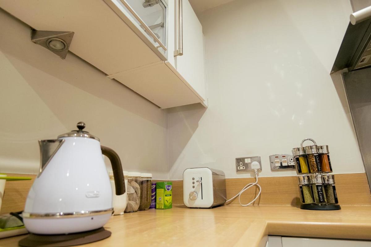 Stunning Holiday Stay with Free Gym and Parking - Housity