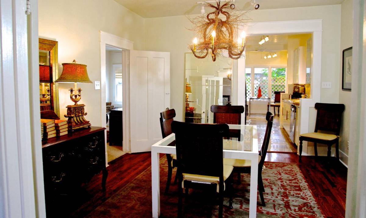 Refuge in the Heart of Montrose - Housity