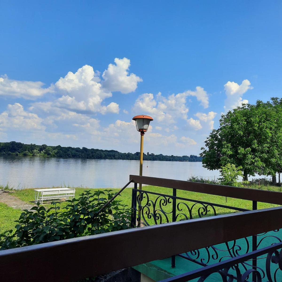 Villa on the Danube (Vila na Dunavu) - Housity