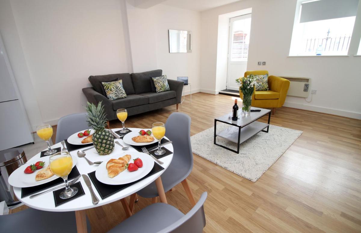 St Thomas Loft Views by Stay South Wales - Housity