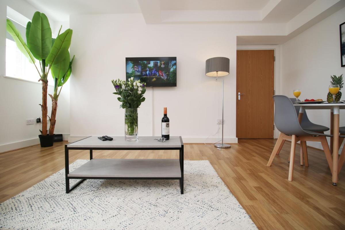 St Thomas Loft Views by Stay South Wales - Housity
