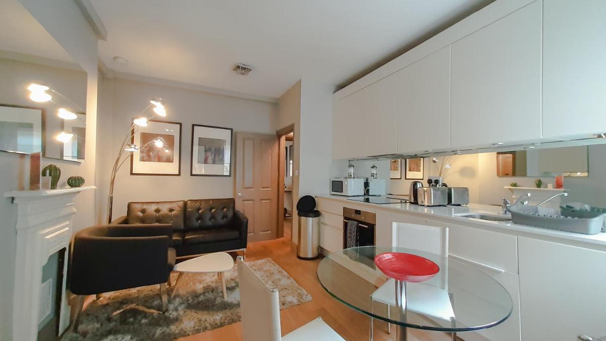 One Bed Serviced Apts near Oxford Street Lower ground - Housity