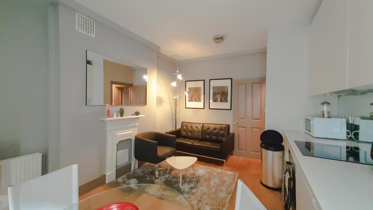 One Bed Serviced Apts near Oxford Street Lower ground - Housity