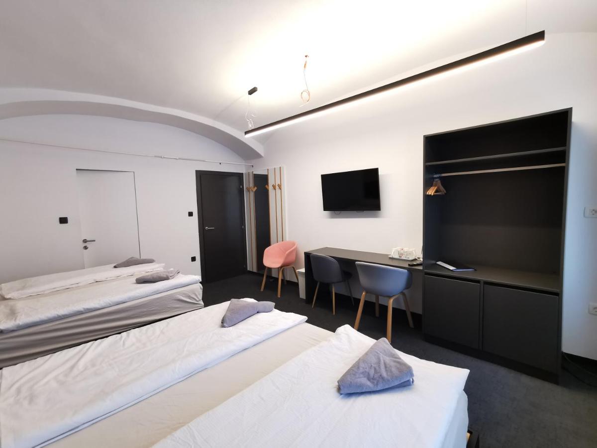 Cha Cha Rooms - Housity
