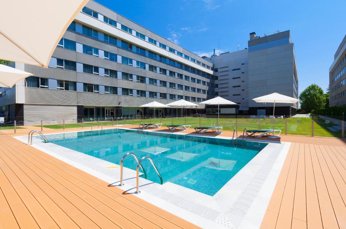 Piscina en o cerca de Axor Barajas