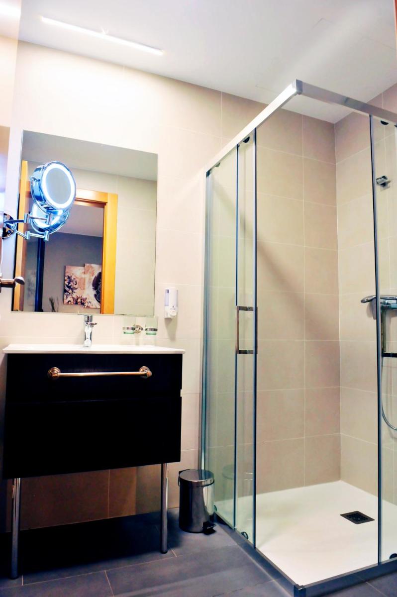 6 Bis HOTEL - Housity