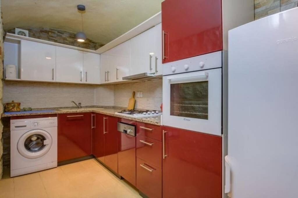 Lovely house, near city center, Mali Lošinj - Housity