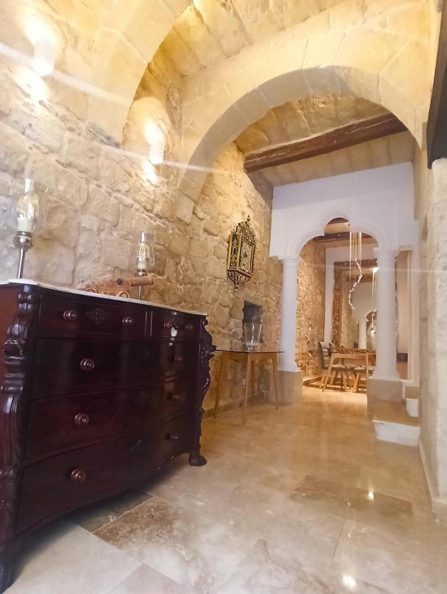 Maltese Traditional Town House in Rabat with Mdinas Cathedral view - Housity