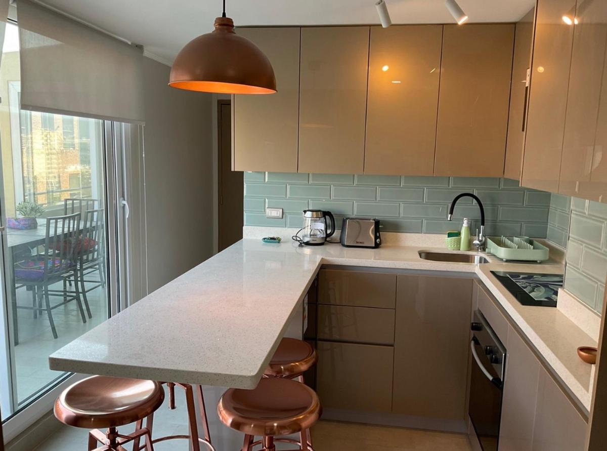 Suitetrails - Apartament Condo Amueblado, ENCOMENDEROS 200 El Golf, Las Condes Santiago con vista al Costanera Center