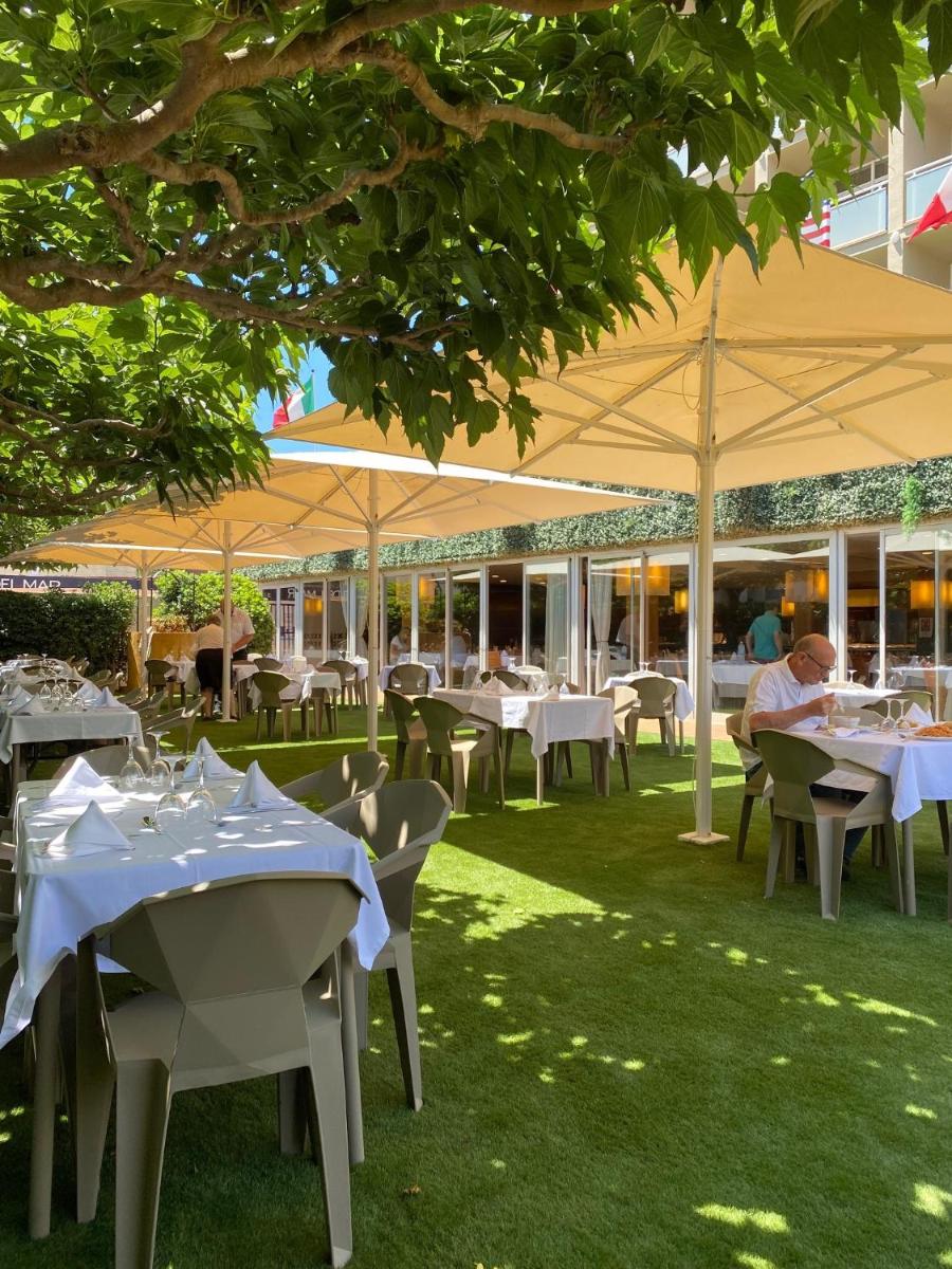 Un restaurante o sitio para comer en Hotel Panorama