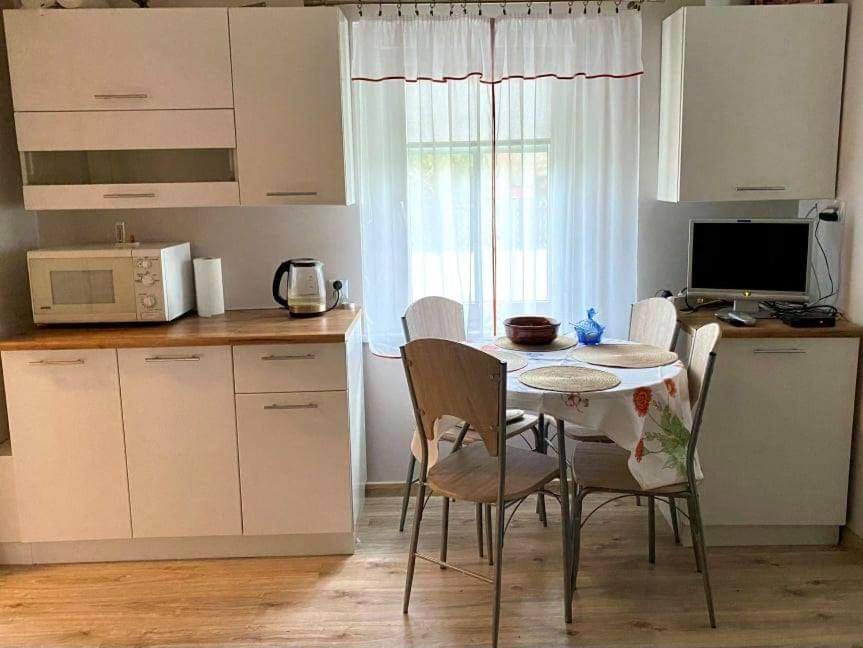 Wiejska Chata u Emili - Housity