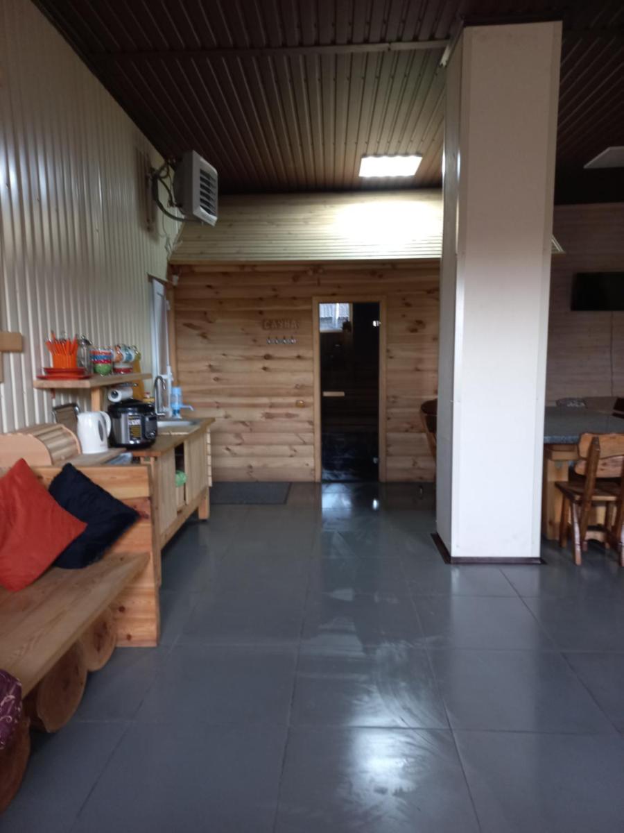 Dom vozle slavianskogo kurorta - Housity