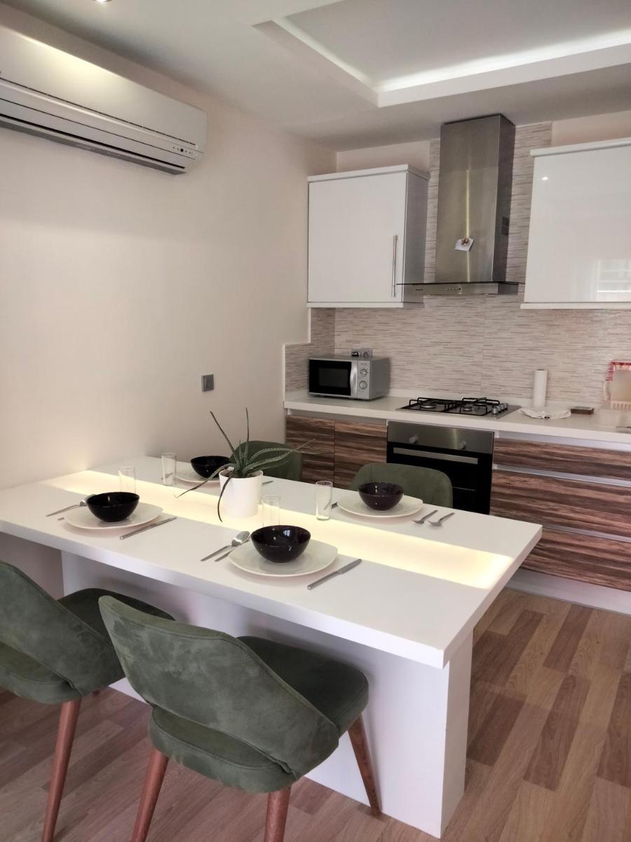 1+1 in the centre of Kusadasi town. - Housity