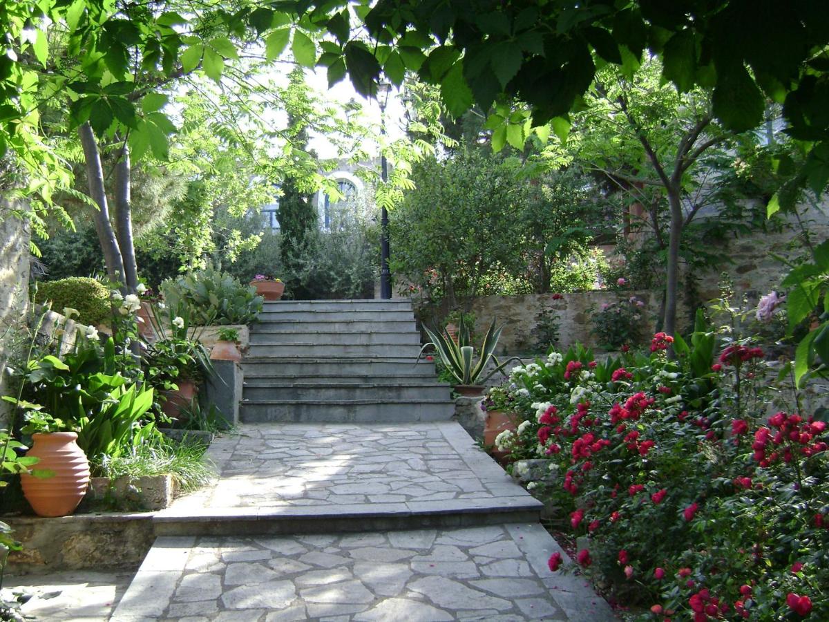 Akontisma - Housity