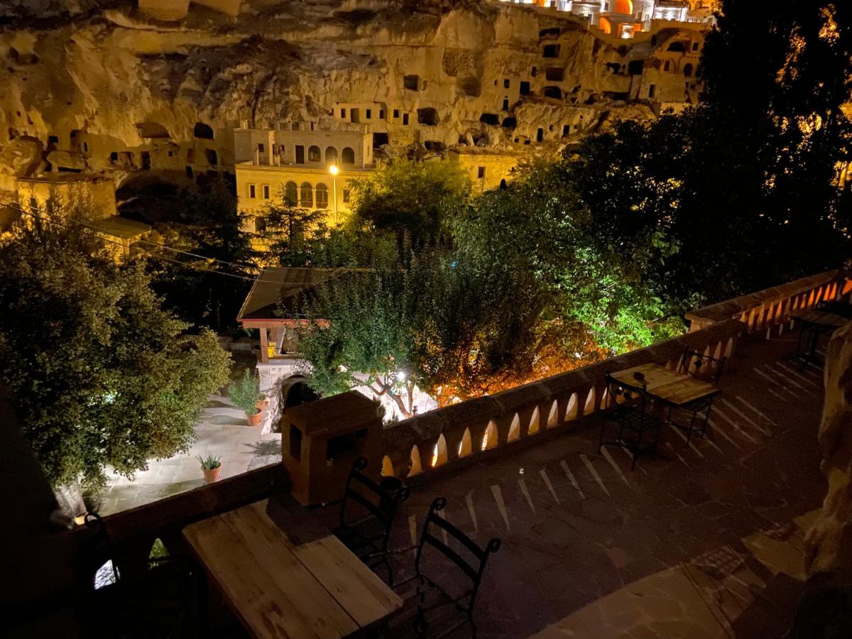 The Village Cave Hotel - Housity