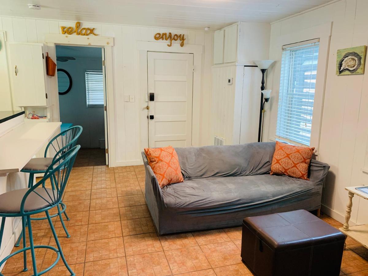 Key Lime Cottage - 1930's Cottage Steps from the Sand - Housity