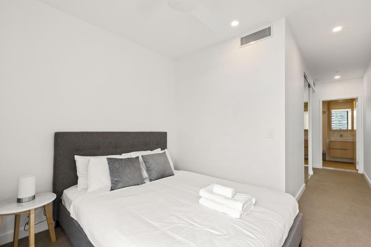 KOZYGURU SOUTH BRISBANE KOZY 2 BEDROOMS APT + FREE PARKING BRISBANE ONE QSB001-1203 - Housity