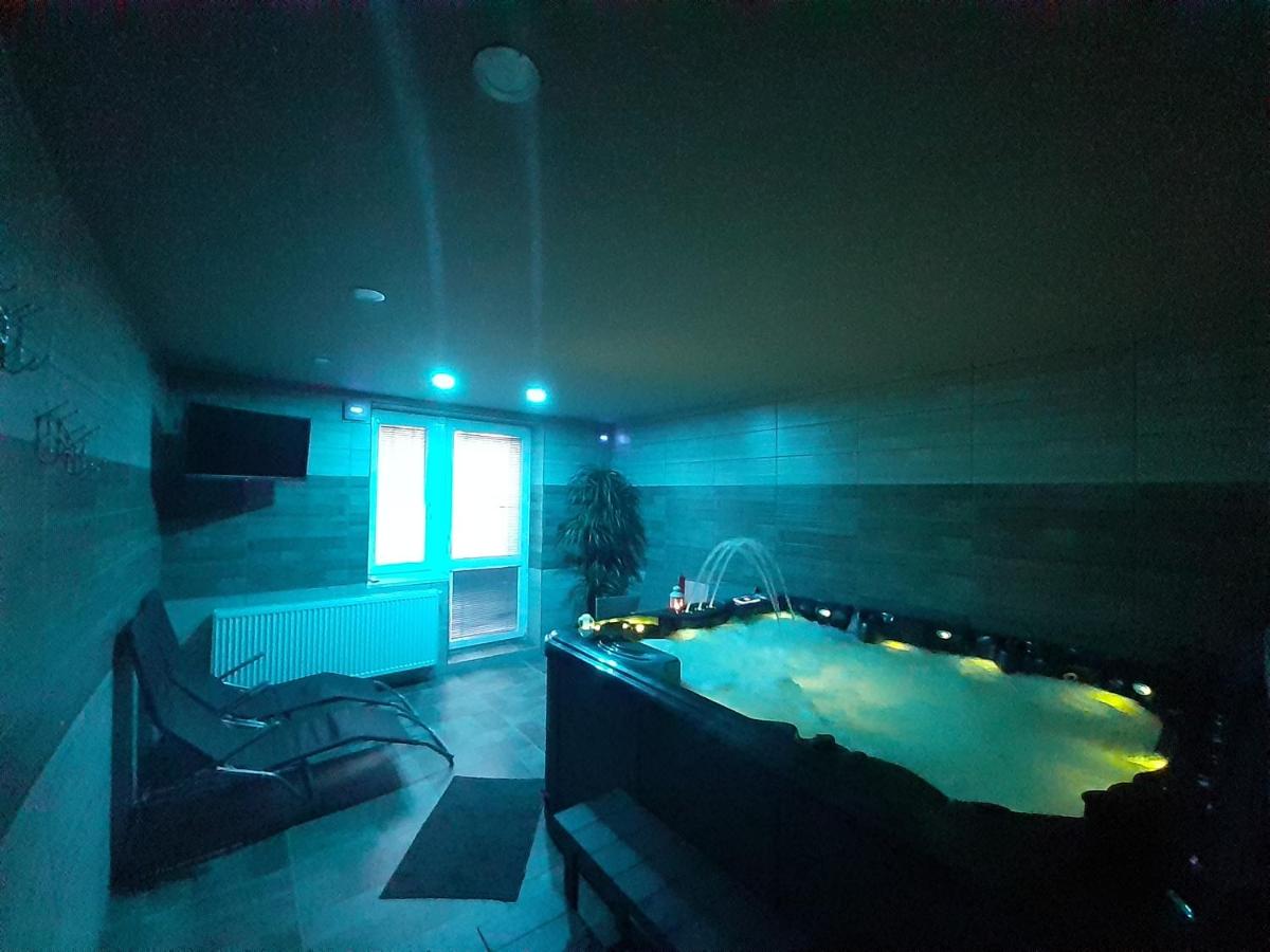 Apartmán s privátní VÍŘIVKOU - Housity