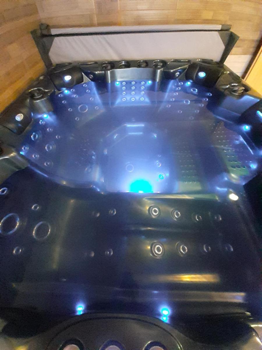 Apartmán s privátní VÍŘIVKOU - Housity